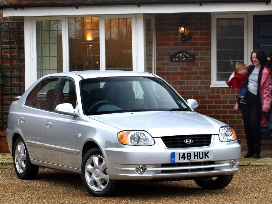  Hyundai Accent 5-Door 2003 года  (UK) (фото 6 из 10)